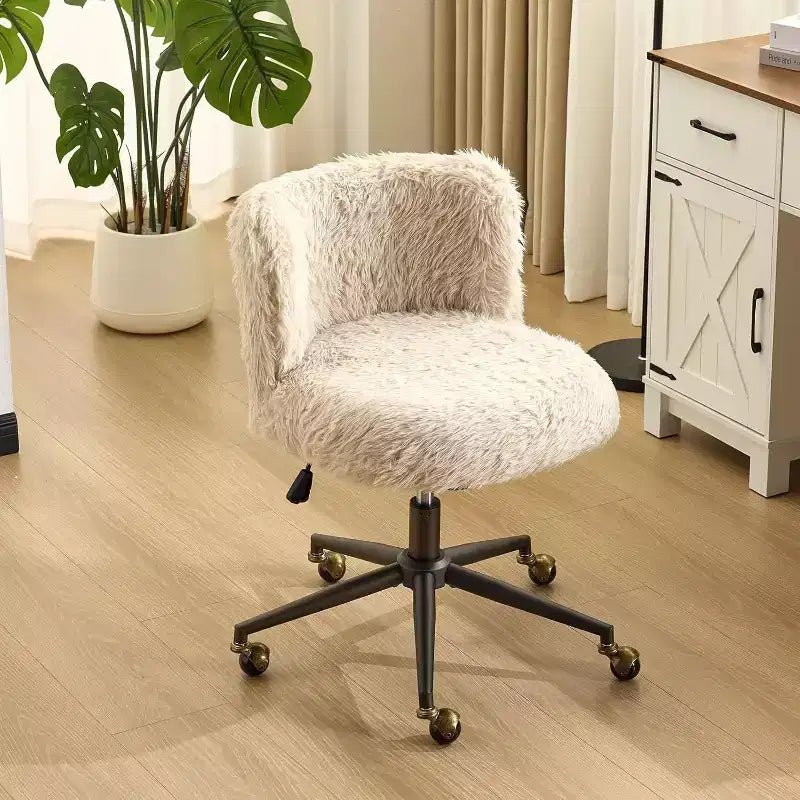 VINGLI Chaise de bureau rembourrée en peluche avec dossier incurvé, jolie chaise à roulettes avec base bronze et roulettes pivotantes à 360° en bronze doré
