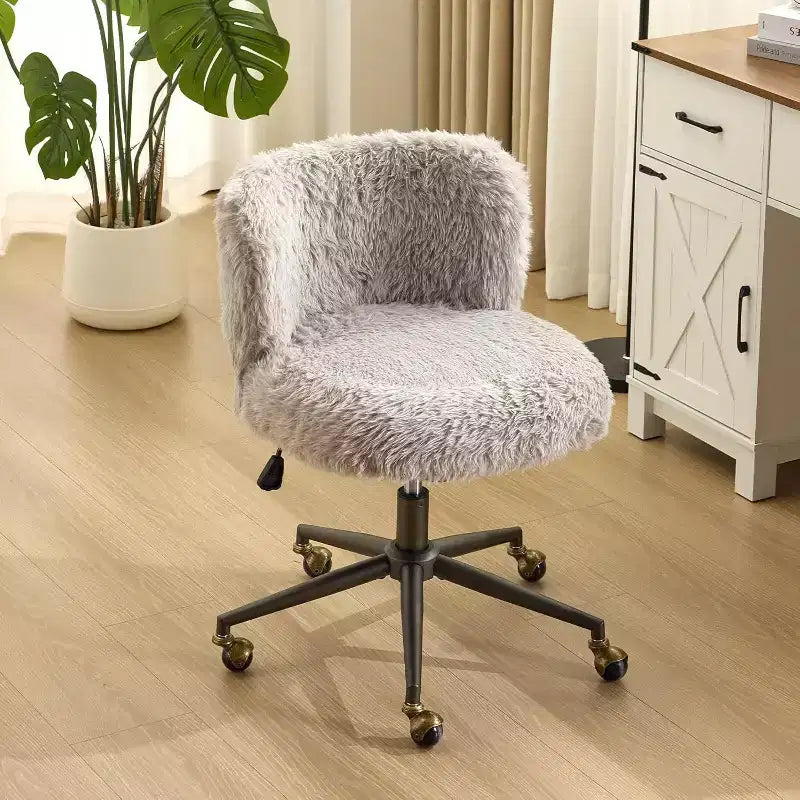 VINGLI Chaise de bureau rembourrée en peluche avec dossier incurvé, jolie chaise à roulettes avec base bronze et roulettes pivotantes à 360° en bronze doré