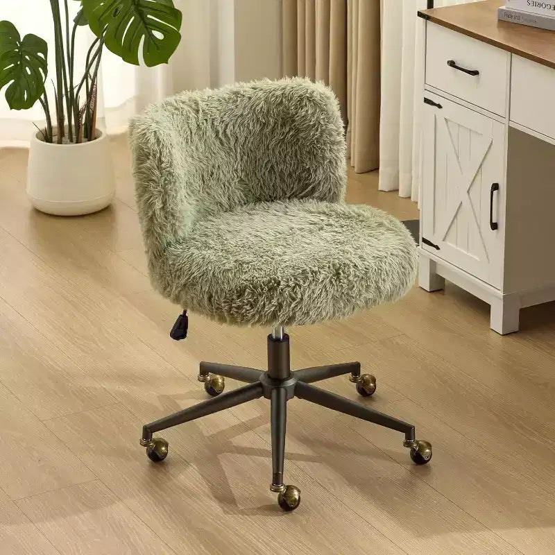 VINGLI Chaise de bureau rembourrée en peluche avec dossier incurvé, jolie chaise à roulettes avec base bronze et roulettes pivotantes à 360° en bronze doré