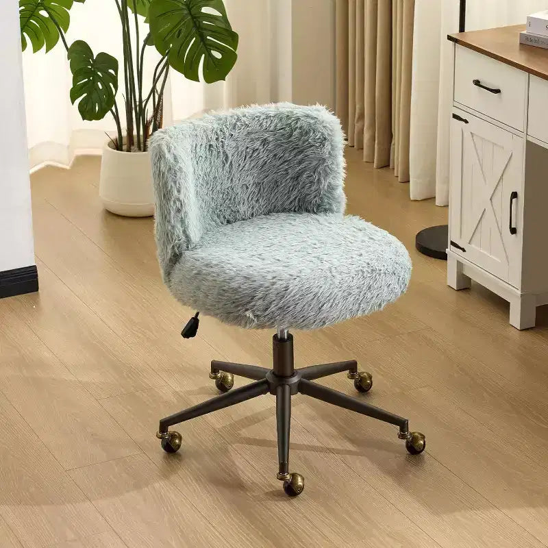 VINGLI Chaise de bureau rembourrée en peluche avec dossier incurvé, jolie chaise à roulettes avec base bronze et roulettes pivotantes à 360° en bronze doré