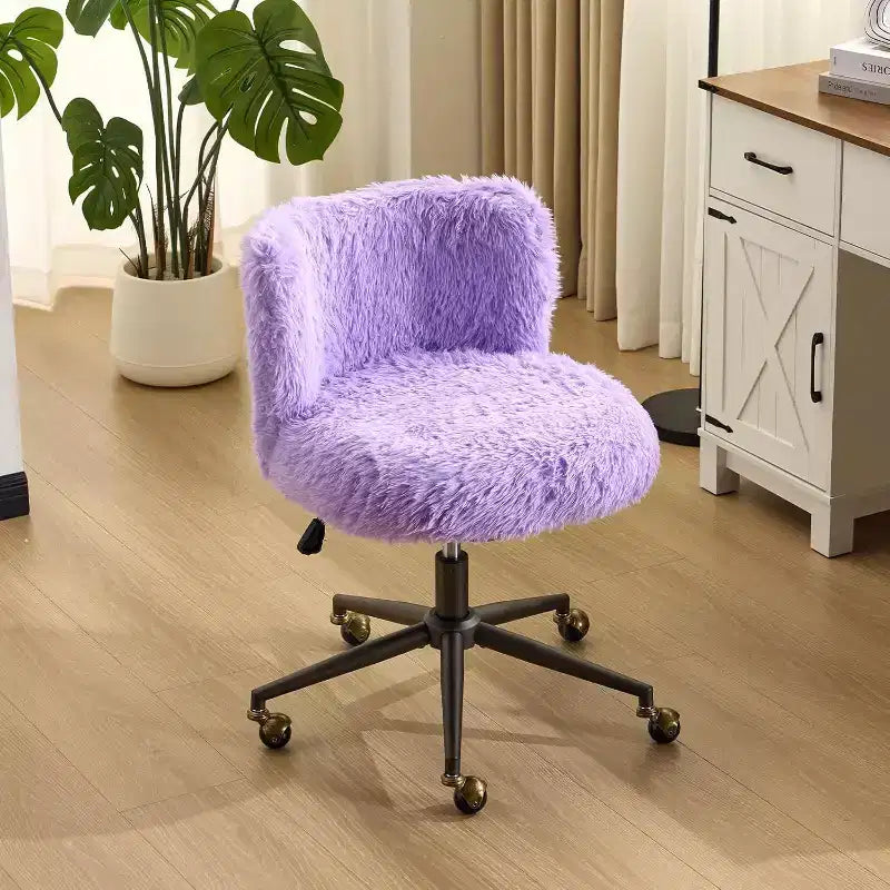 VINGLI Chaise de bureau rembourrée en peluche avec dossier incurvé, jolie chaise à roulettes avec base bronze et roulettes pivotantes à 360° en bronze doré