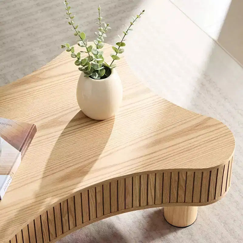 MAYEERTY Table Basse Moderne Irrégulière de 42,5 Pouces avec MDF et Pieds en Bois Massif, Table Centrale pour Salon Chambre, Facile à Monter