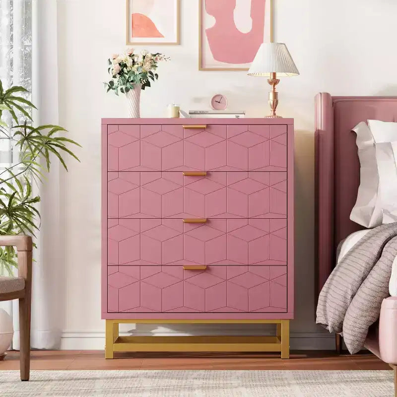 Commode à 4 tiroirs rose/blanc avec poignées dorées, façade gravée – Assemblage par 1 personne